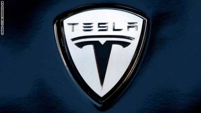 سيارة Tesla Model 3 الكهربائية في الأسواق ابتداء من مارس